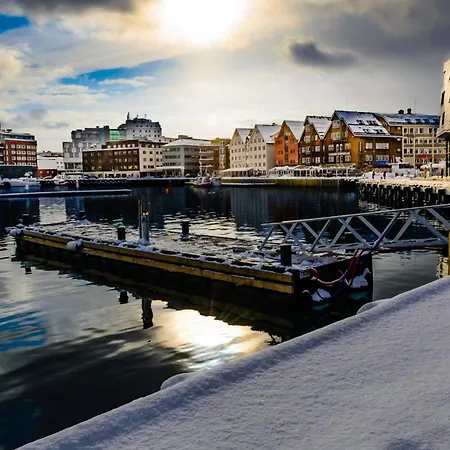 Jolly Good Times Sailing Botel Tromso